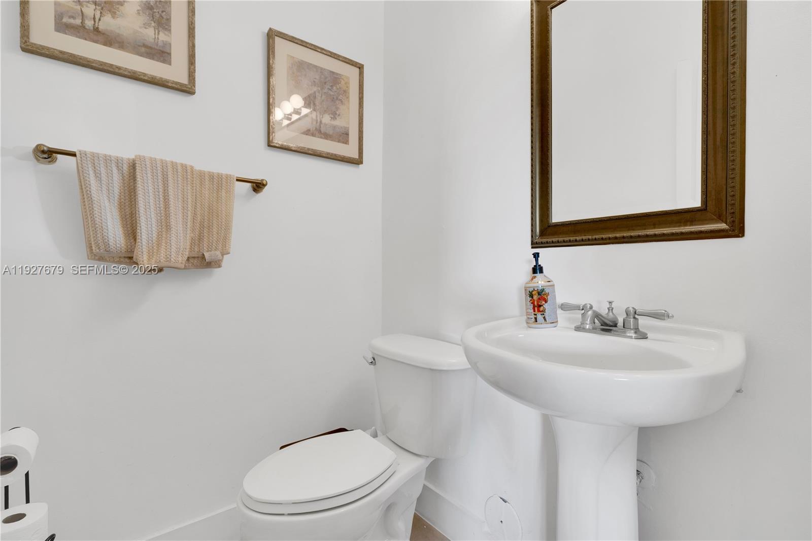 TWIN LAKE SHORES EAST - Residential