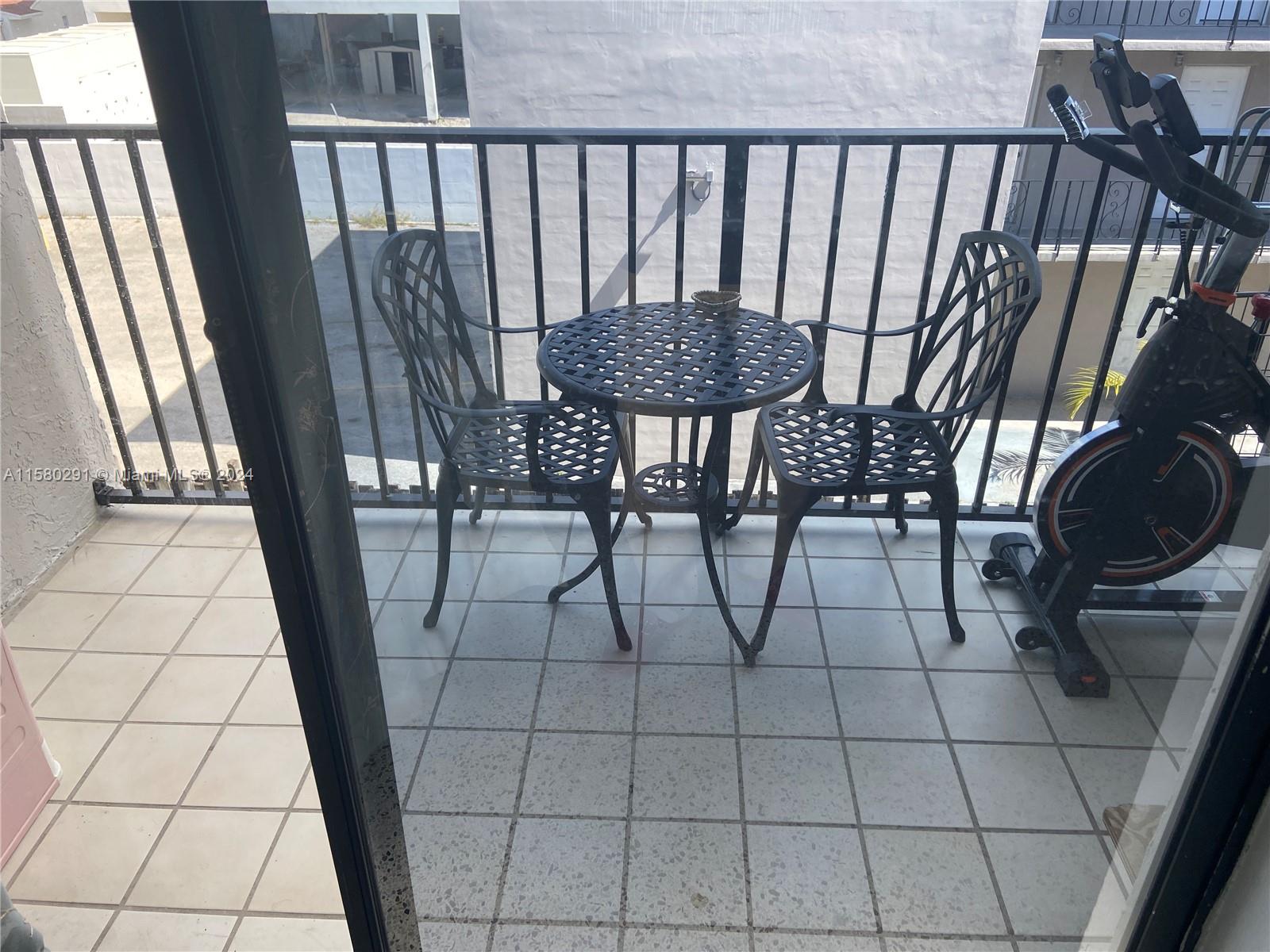 GUERNICA CONDO - Residential