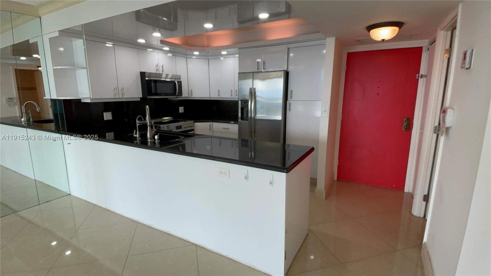 HALLMARK OF HOLLYWOOD CON - Residential