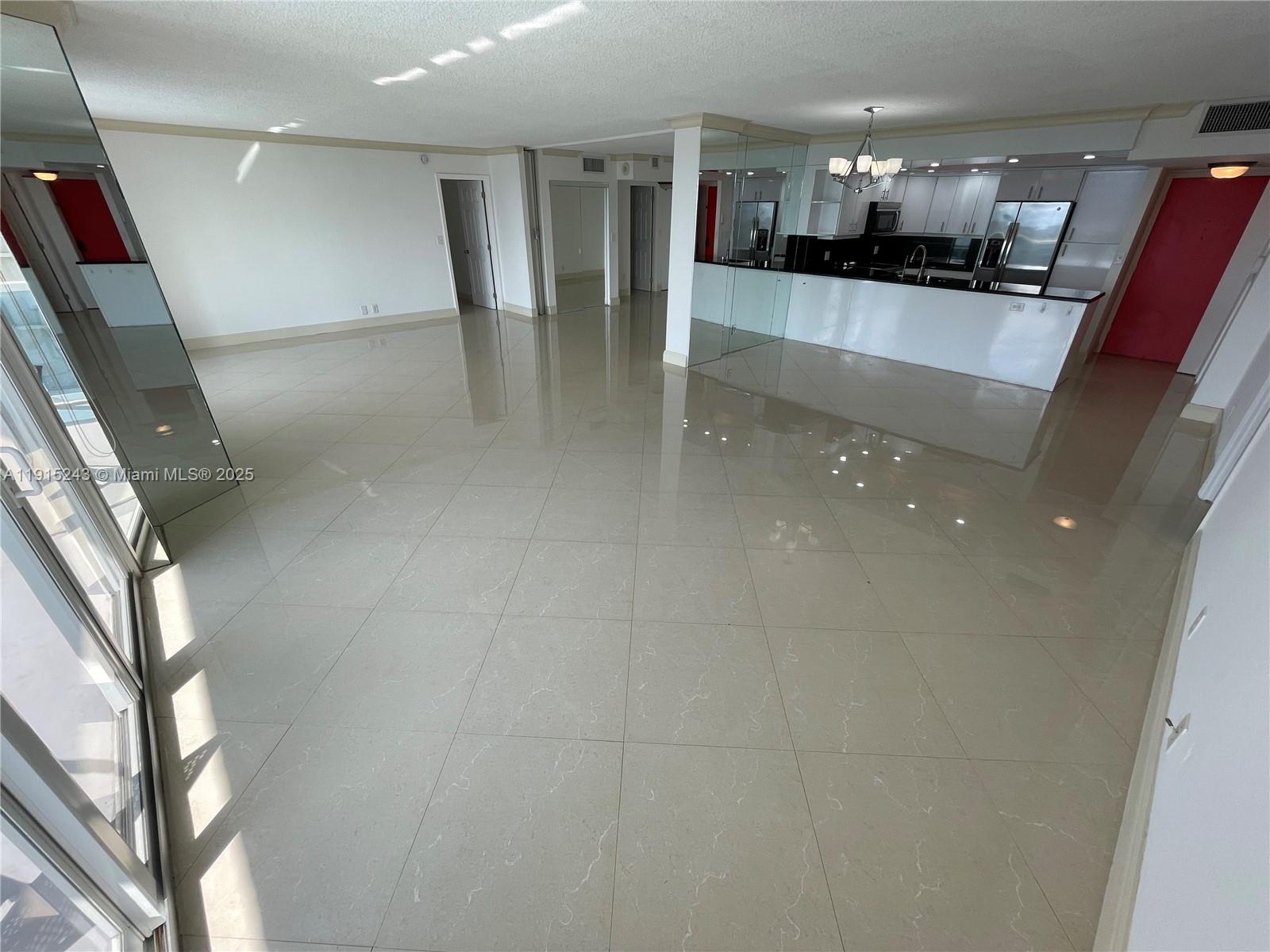 HALLMARK OF HOLLYWOOD CON - Residential