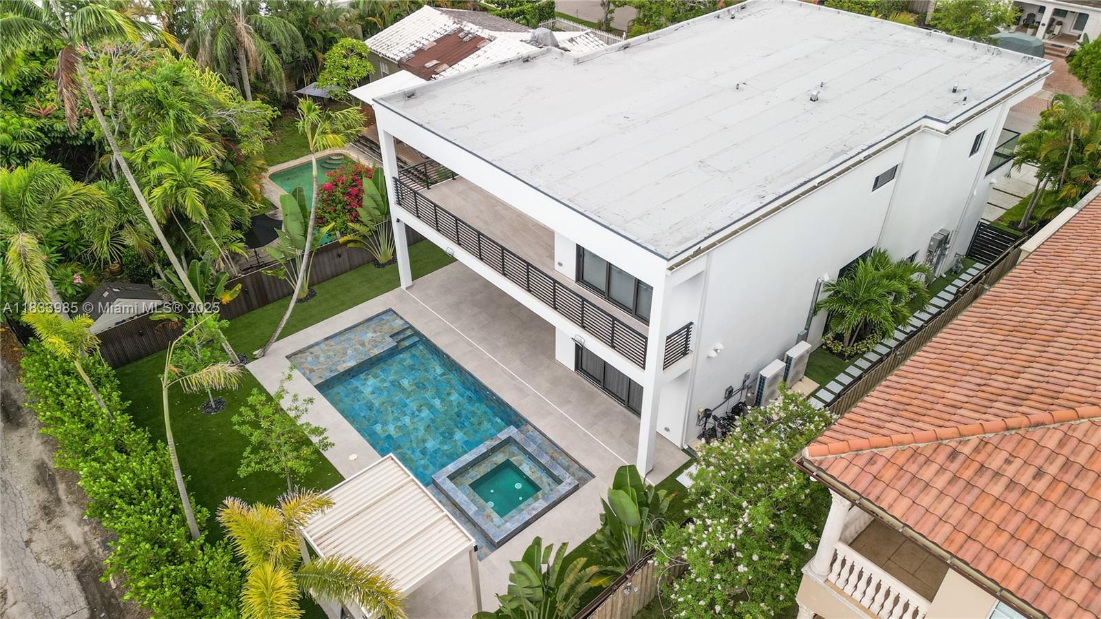 436 NE 10th Ave
