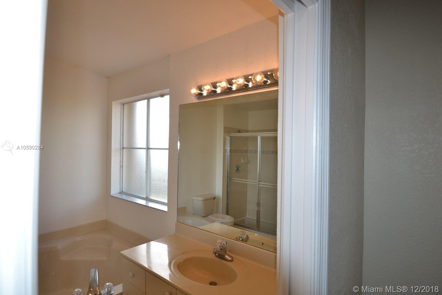 DIMENSIONS AT DORAL - Residential Lease