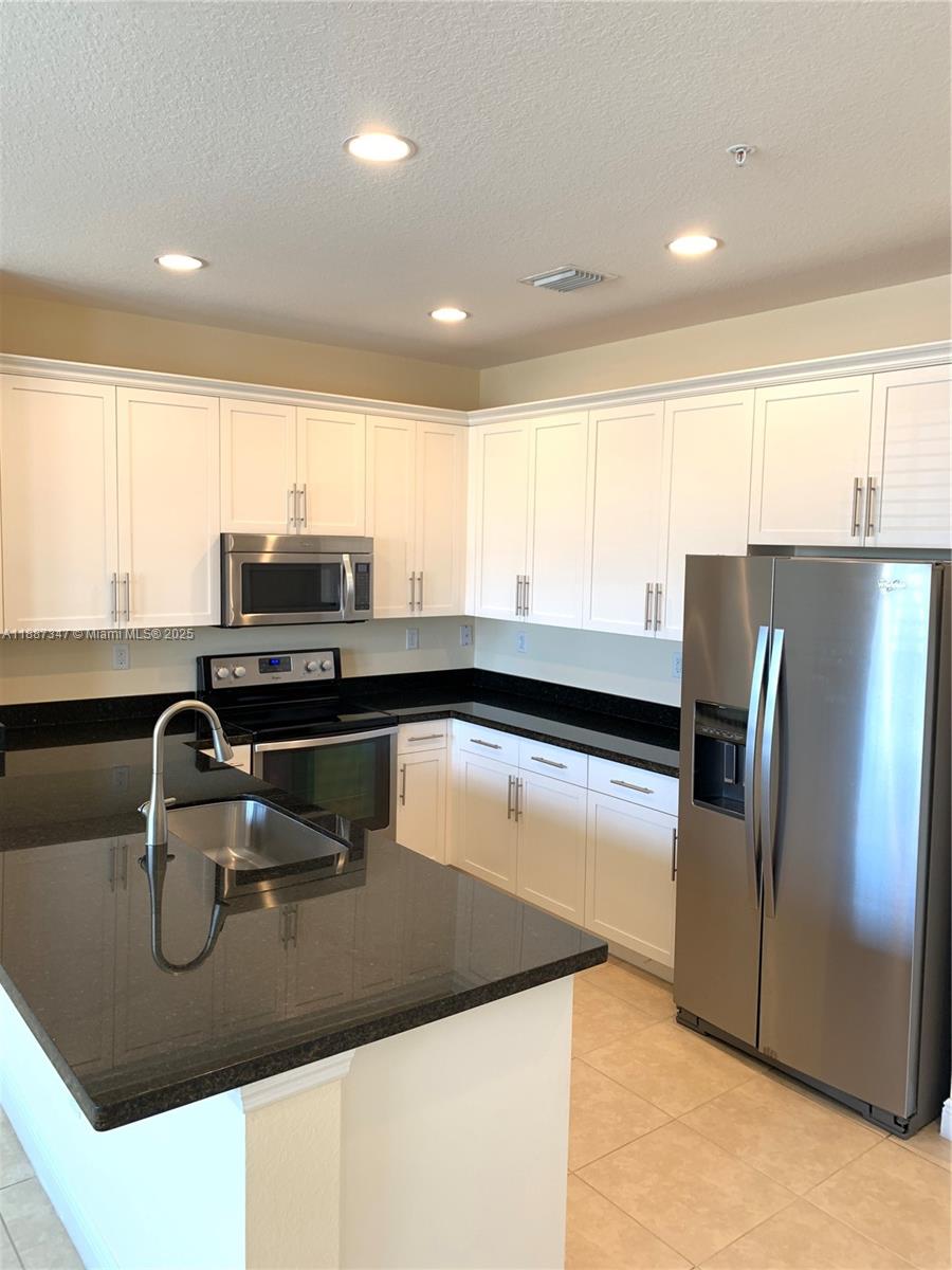 COBBLESTONE II - Residential Lease