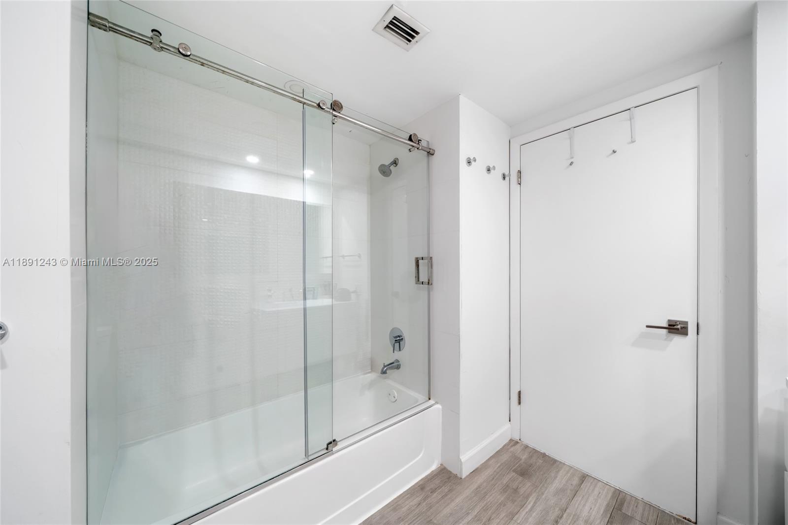 THE LANDMARK CONDO - Residential