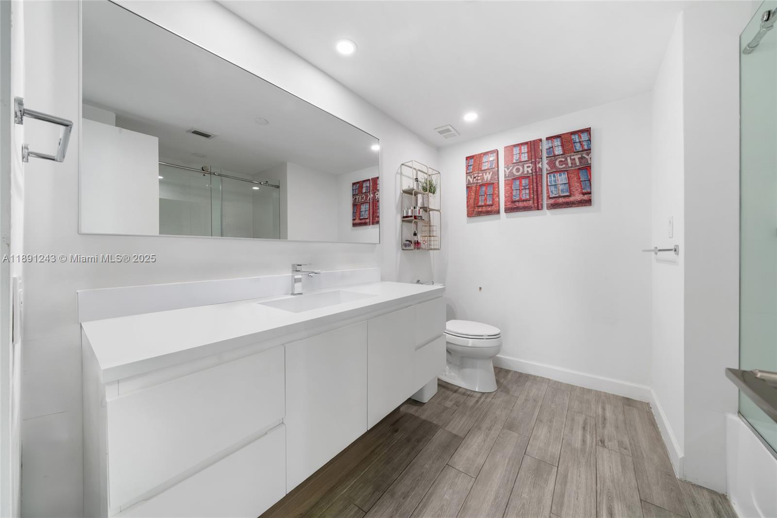 THE LANDMARK CONDO - Residential