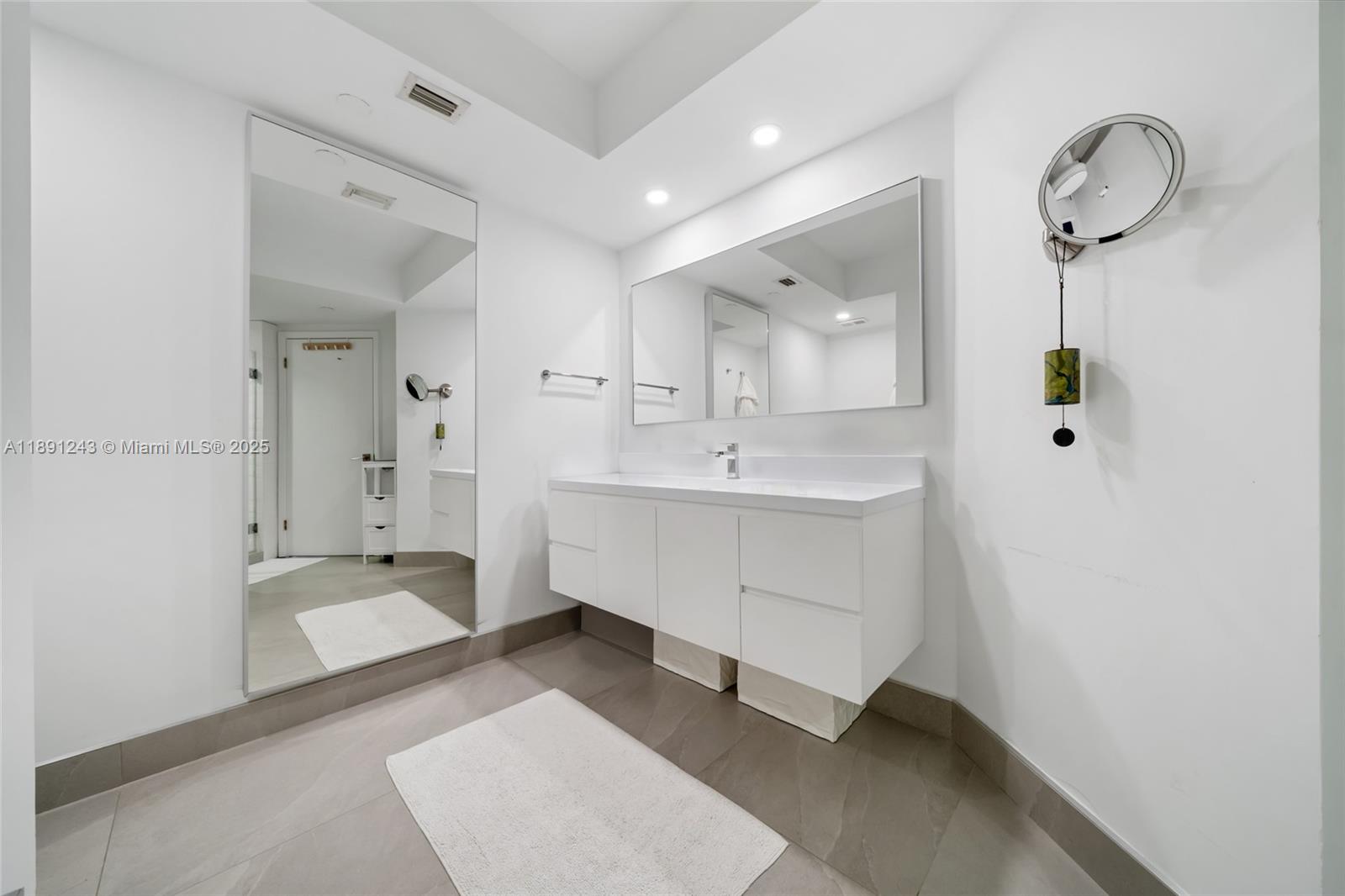 THE LANDMARK CONDO - Residential