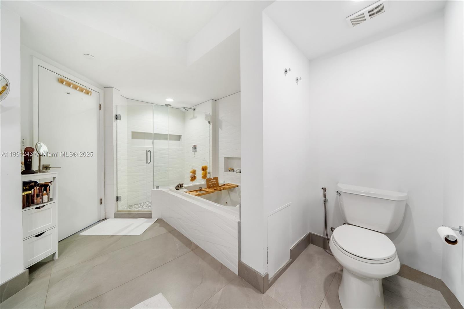 THE LANDMARK CONDO - Residential