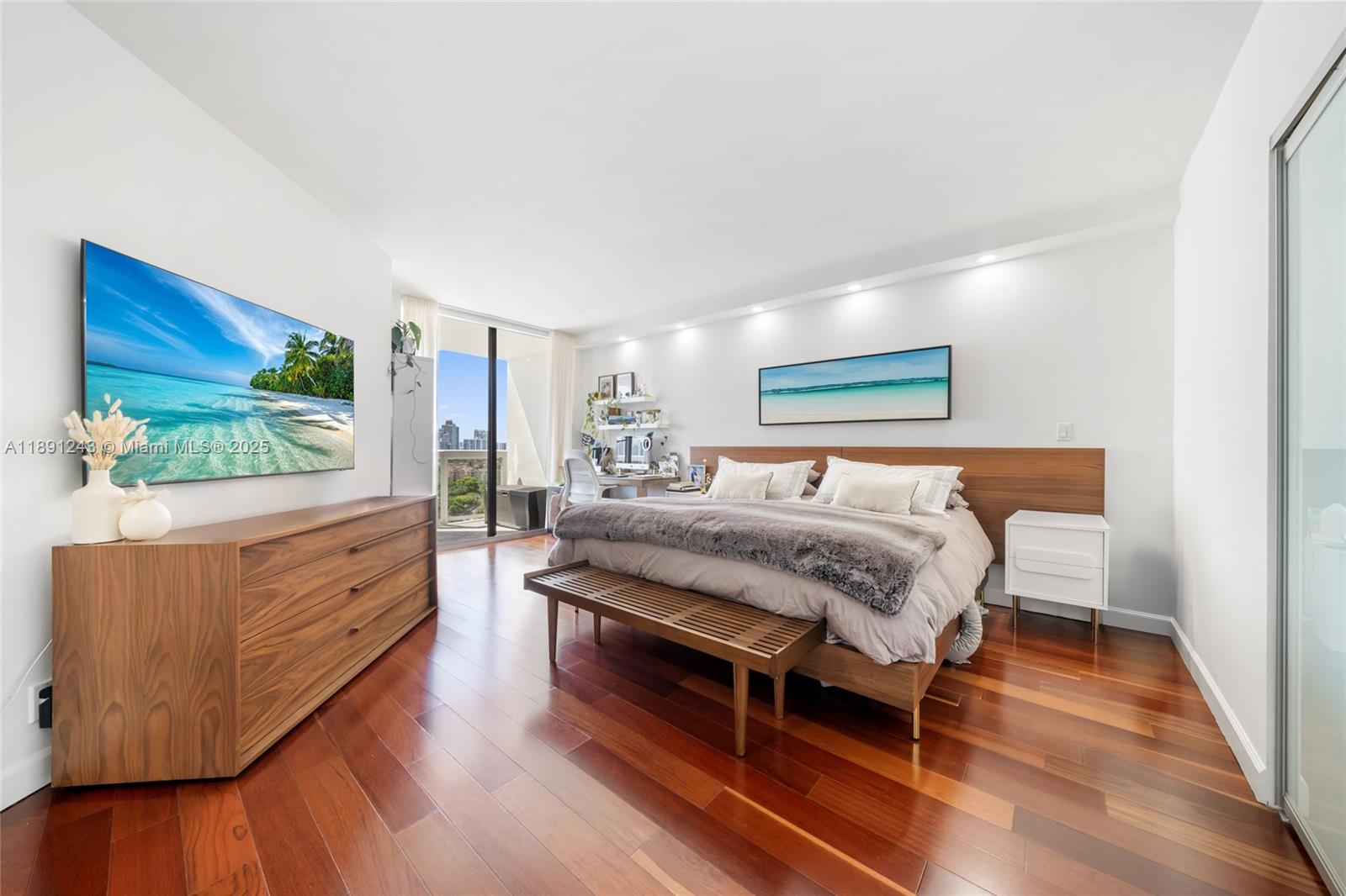 THE LANDMARK CONDO - Residential