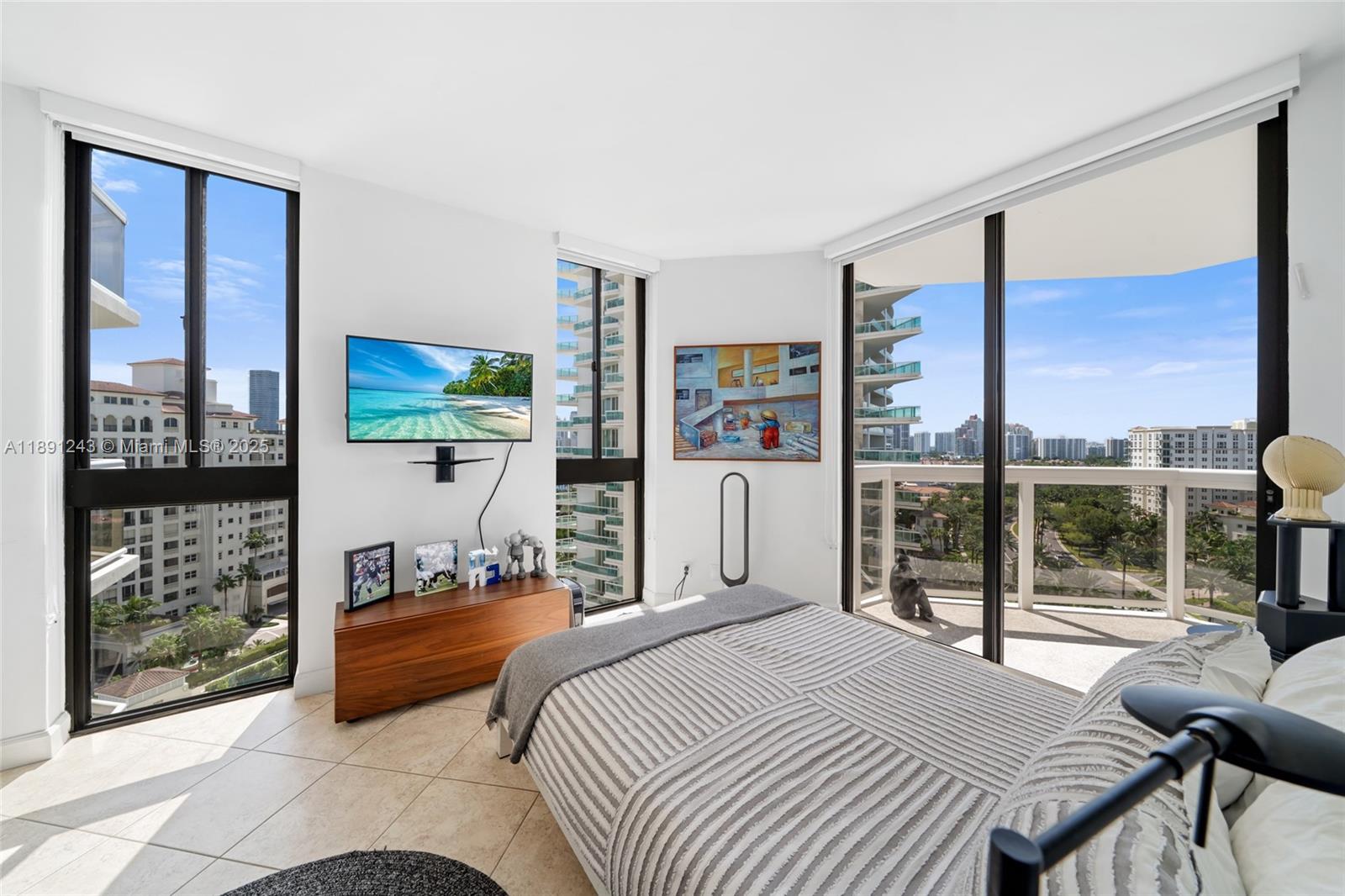 THE LANDMARK CONDO - Residential