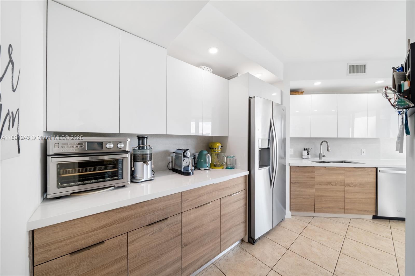 THE LANDMARK CONDO - Residential