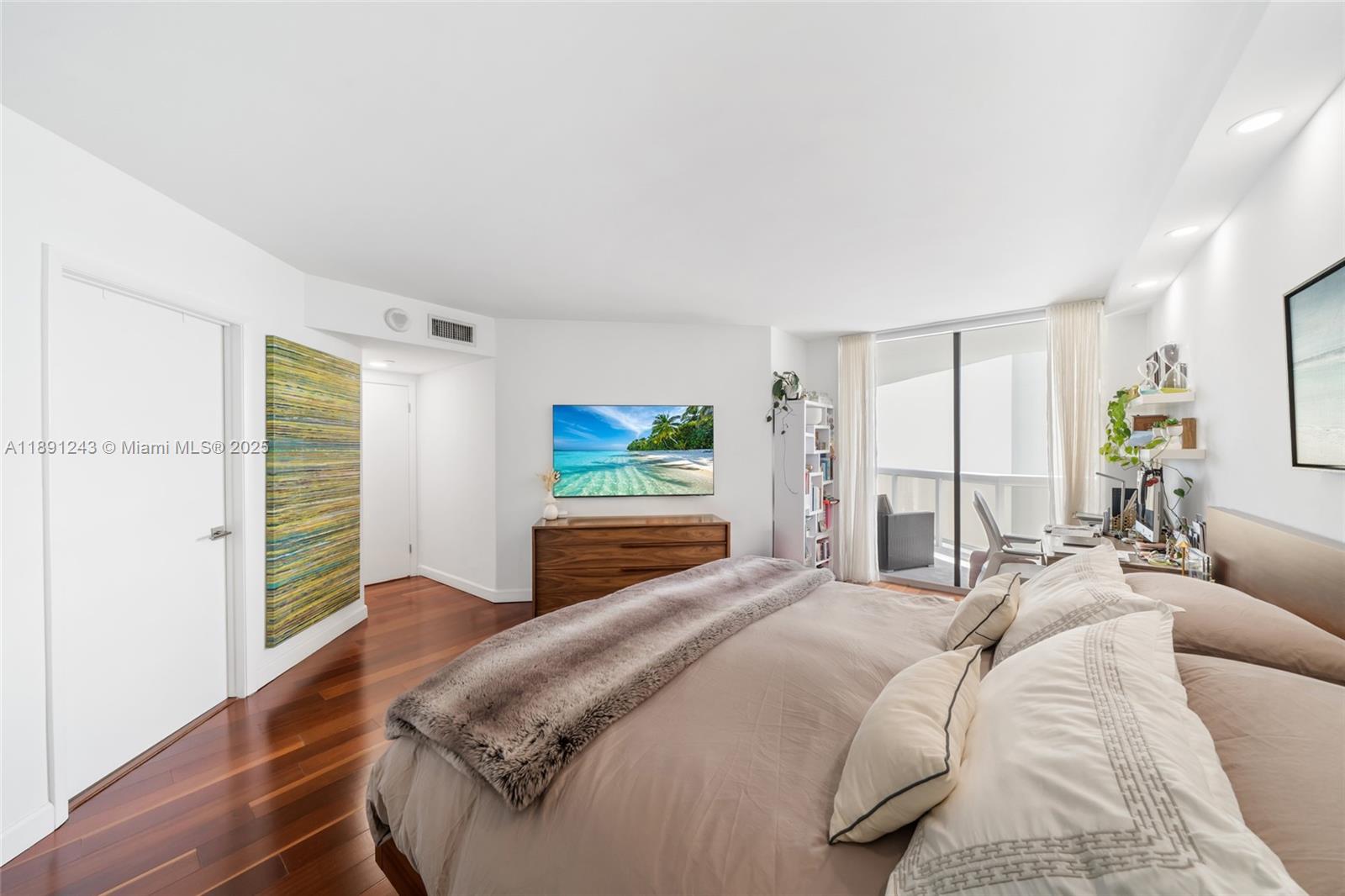 THE LANDMARK CONDO - Residential