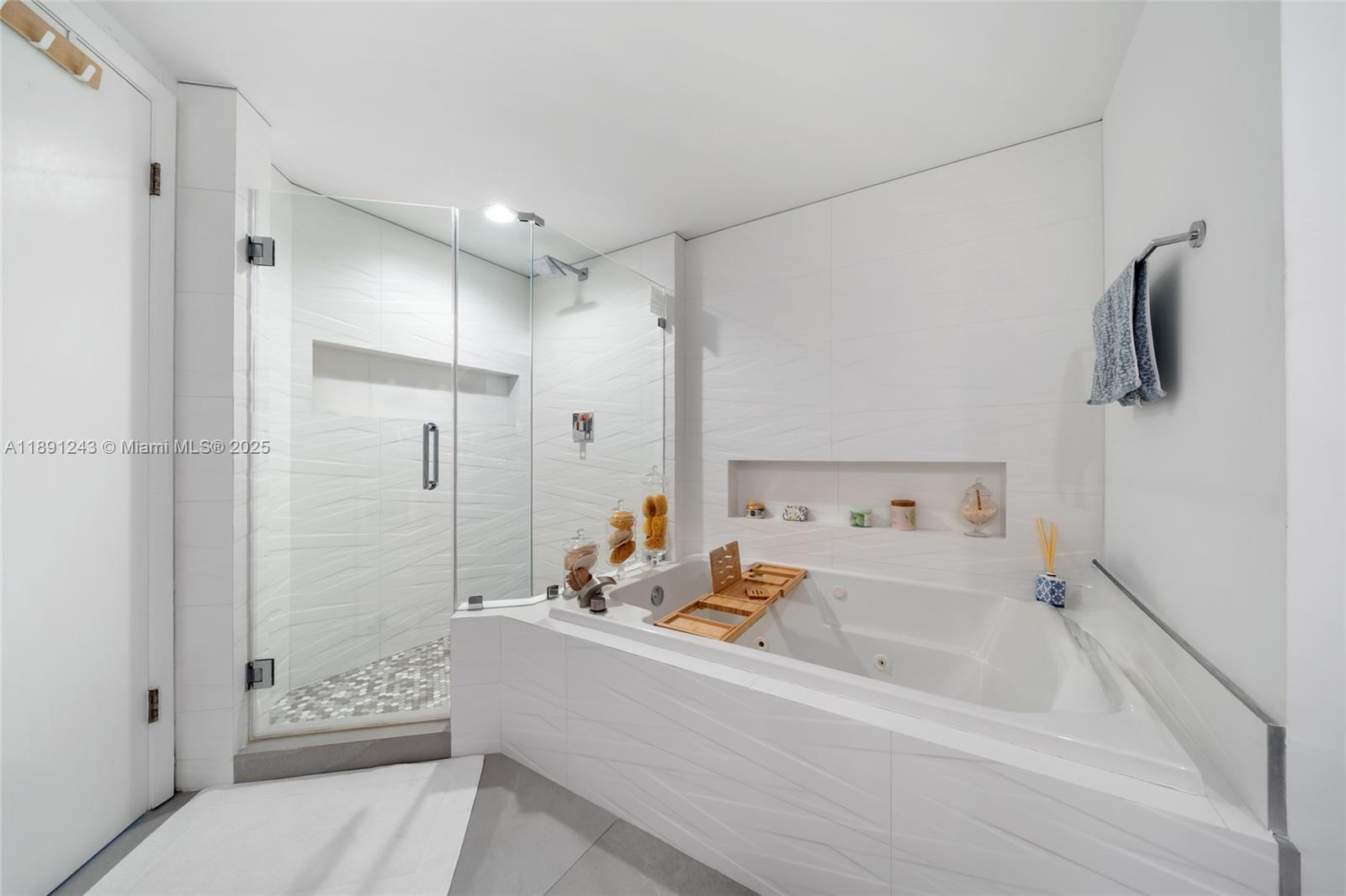 THE LANDMARK CONDO - Residential