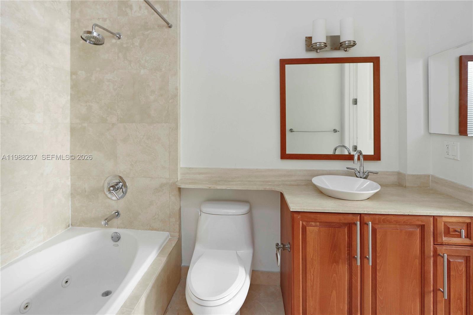 THE PONCE TOWER CONDO - Residential