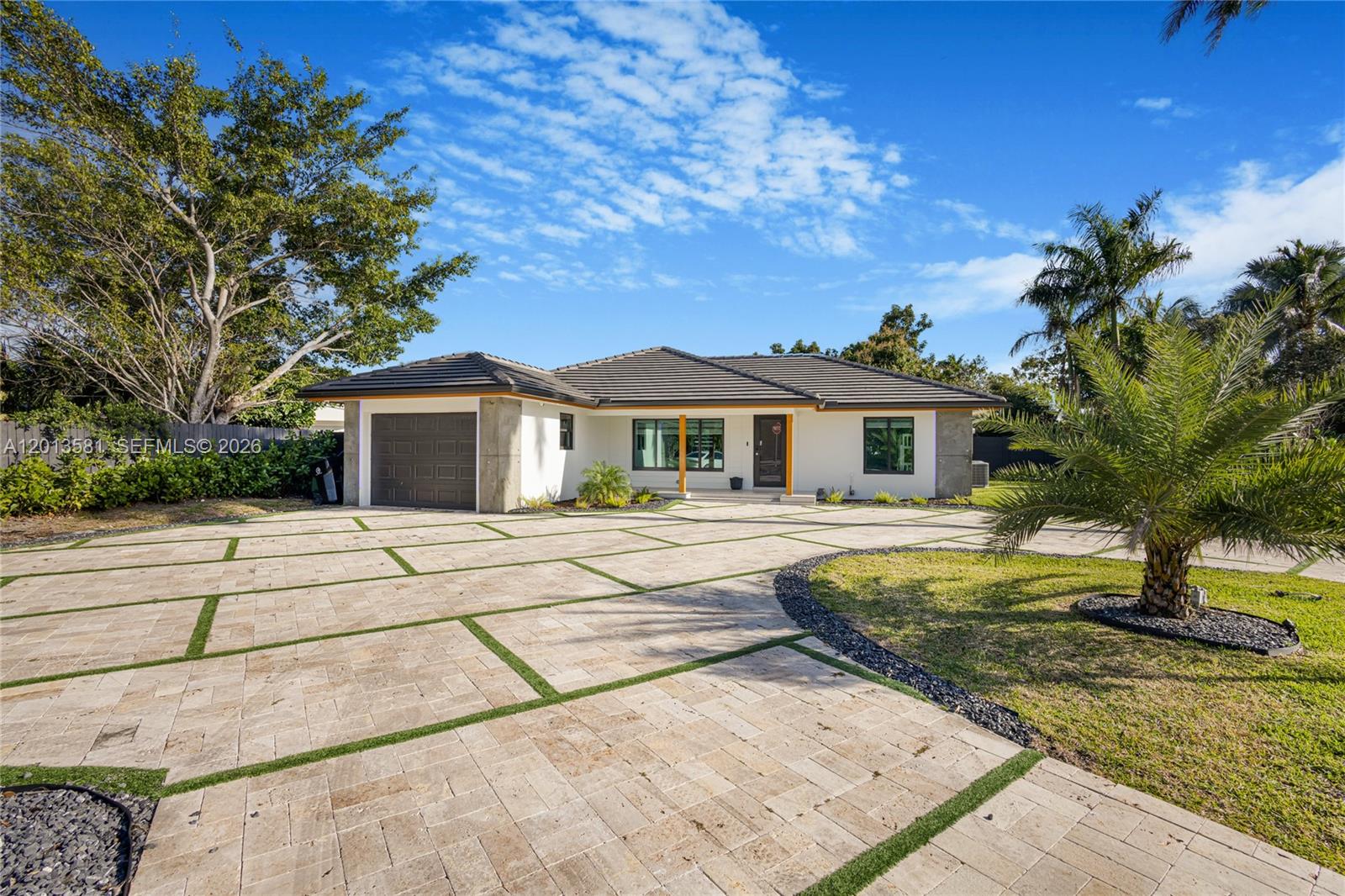 2406 Gulfstream Ln