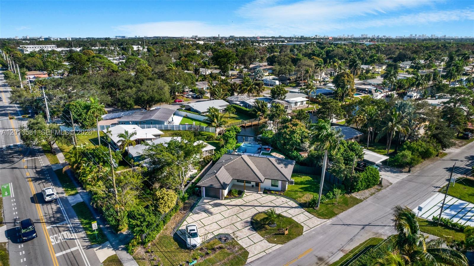2406 Gulfstream Ln