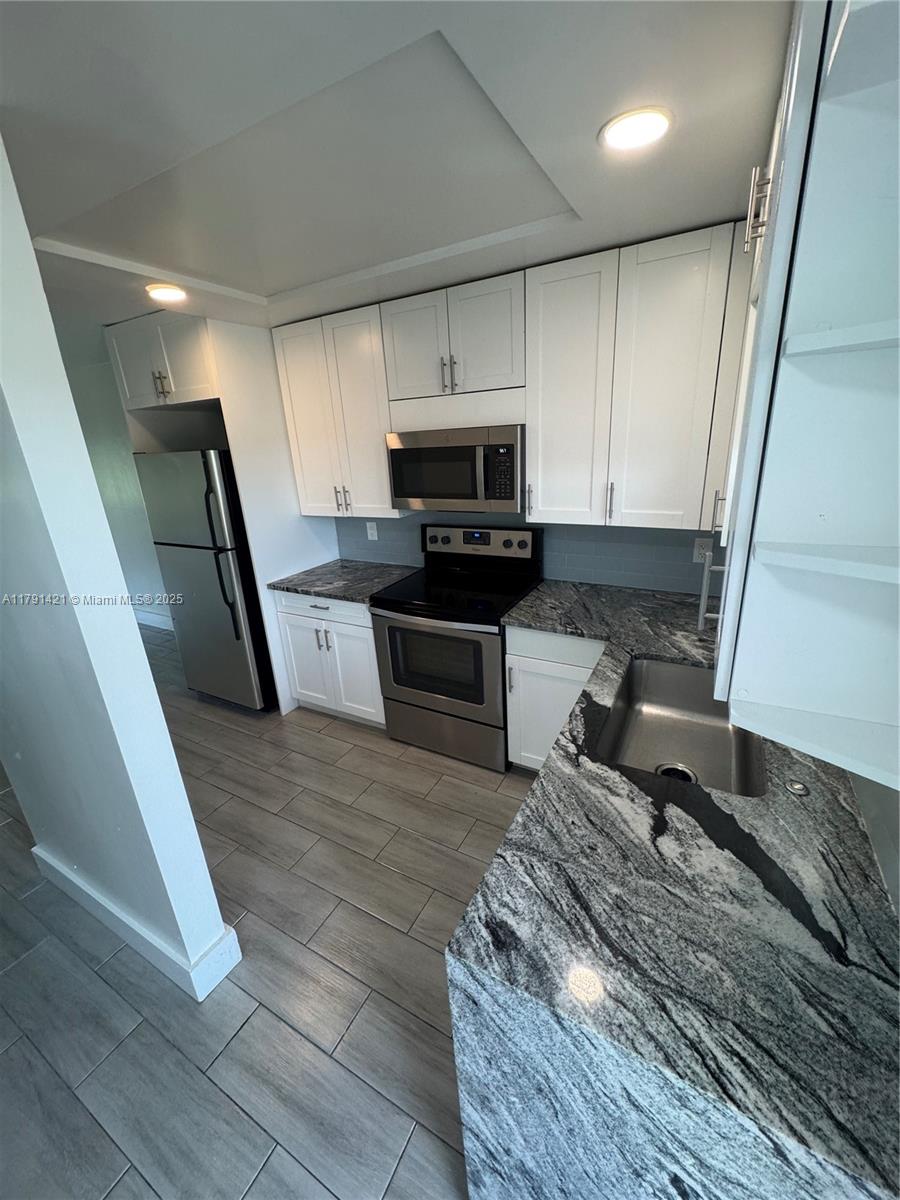 SANDALFOOT BLVD APTS COND - Residential