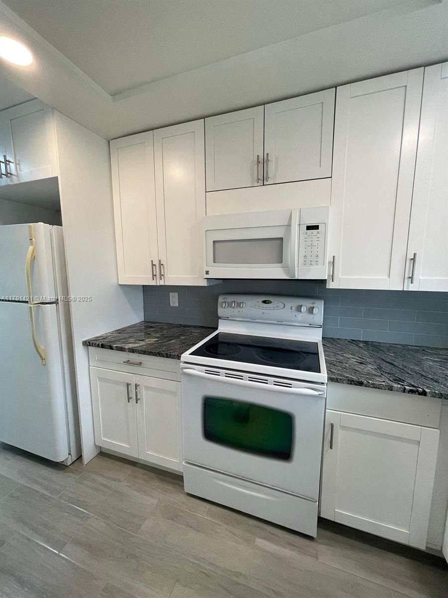 SANDALFOOT BLVD APTS COND - Residential