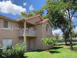 Spacious room for Rent, with a private bathroom and semi-independent entrance. to a single woman or couple, can use the kitchen. This room is located in a gated community with a gym and pool, and includes parking. Any questions, please ask.
