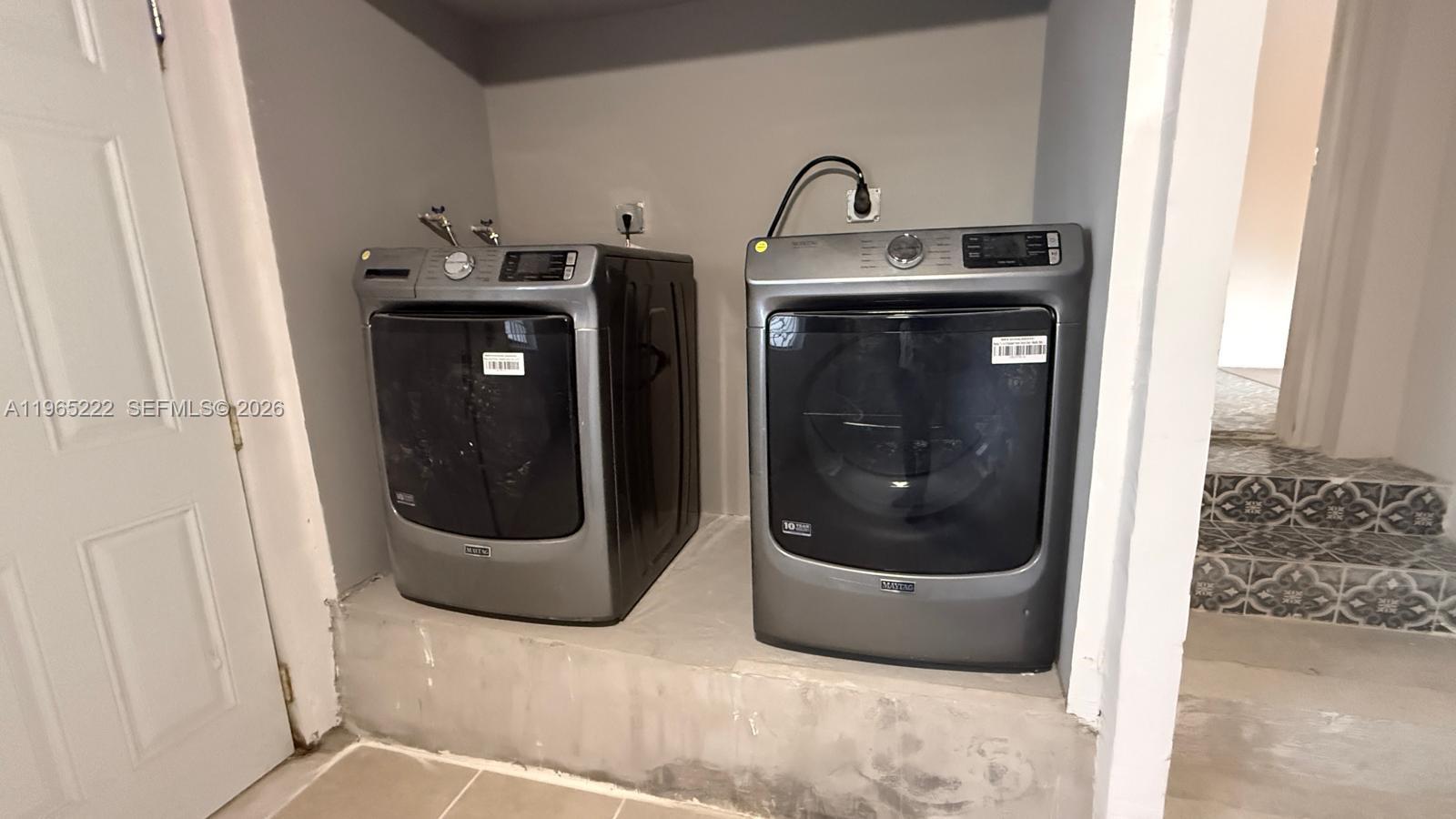 SHADOWLAWN - Residential Lease