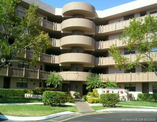 Stop! Come Home is the least I can say! Updated Kitchen/Baths...Great Lakeview...Tile thru out...along with Washer/Dryer...Lots of Amenities to enjoy...New Impact Windows, Water Heater...55+ development and the youngest resident 18 yrs...
No Leasing/Pets...