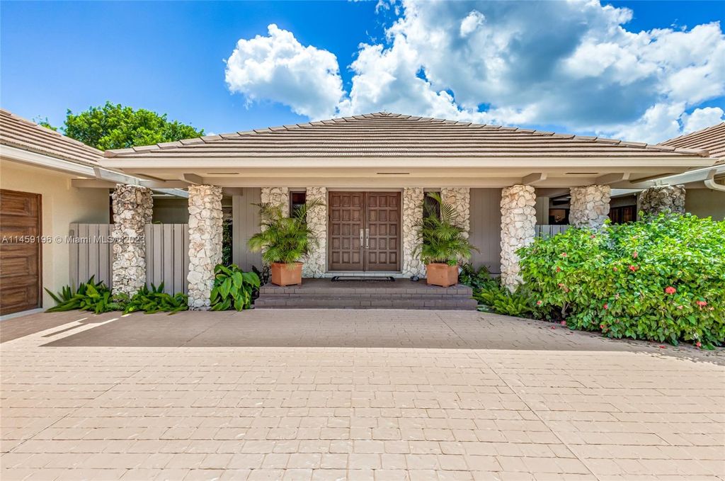 Photo of 5180 Woodland Lakes Dr, Palm Beach Gardens, FL 33418 (MLS # A11459196)