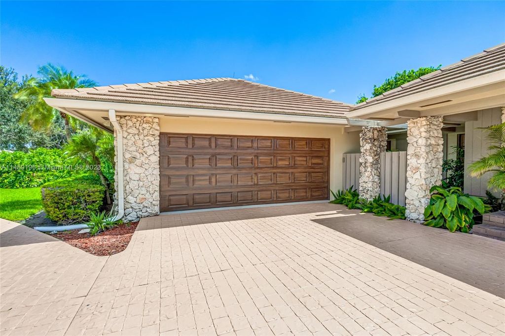 Photo of 5180 Woodland Lakes Dr, Palm Beach Gardens, FL 33418 (MLS # A11459196)