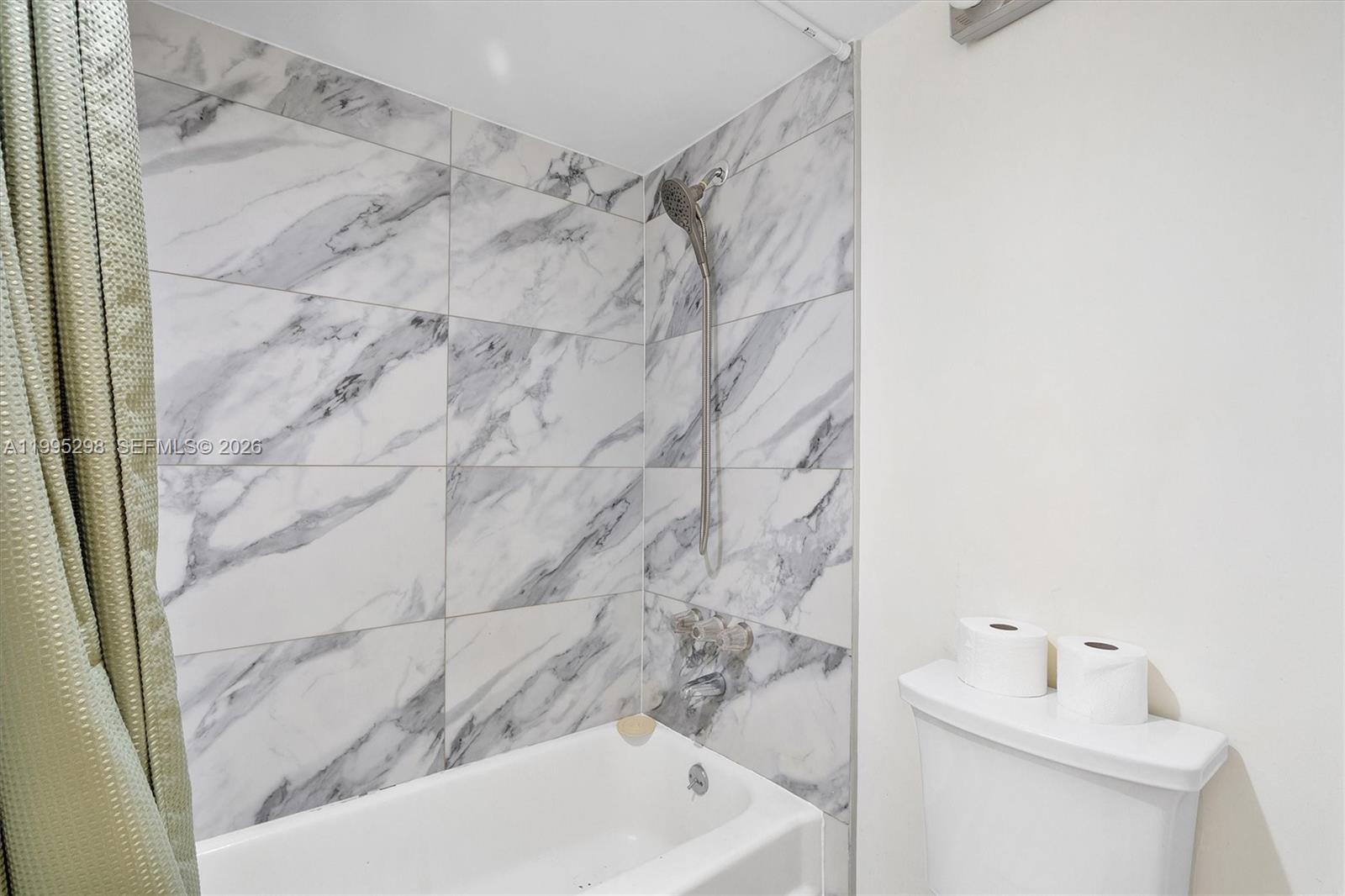 CARIBBEAN BREEZE CONDO - Residential