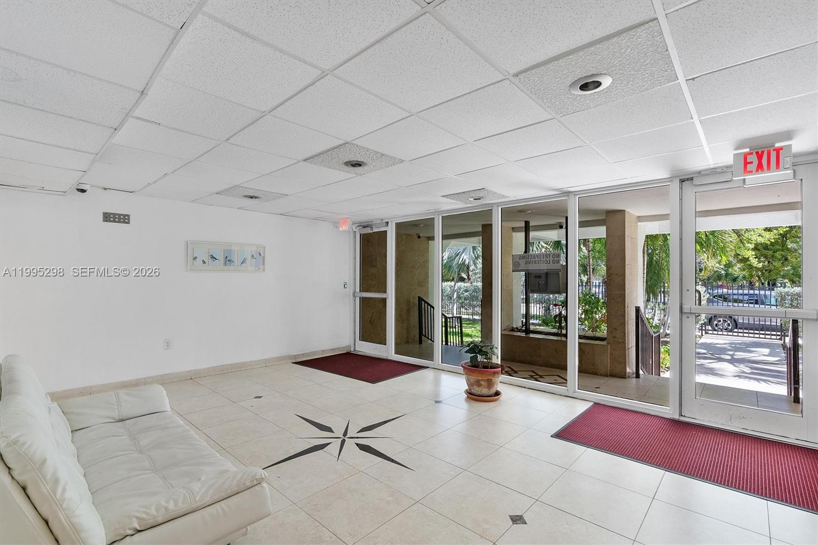 CARIBBEAN BREEZE CONDO - Residential