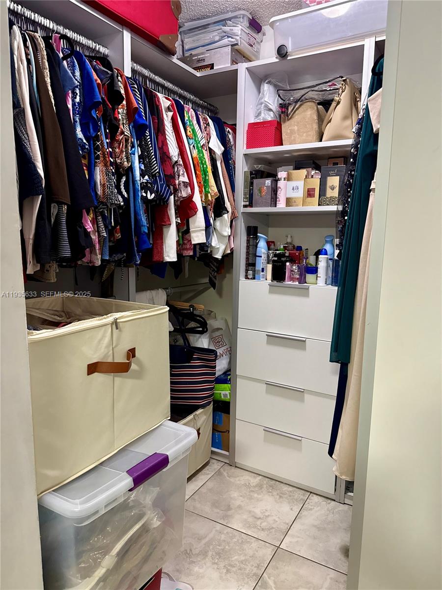 THE BEACH CLUB FONTAINEBLE - Residential