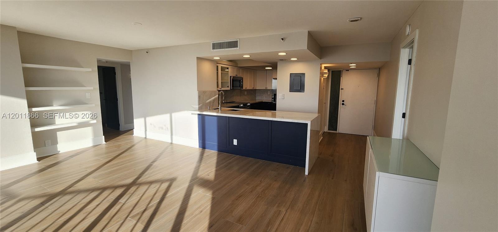 7601 E Treasure Dr 1411