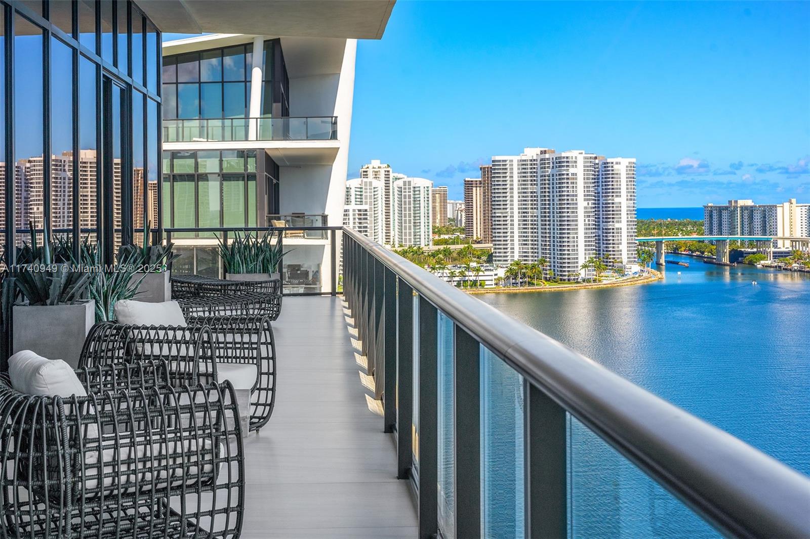 PRIVE CONDO - Residential