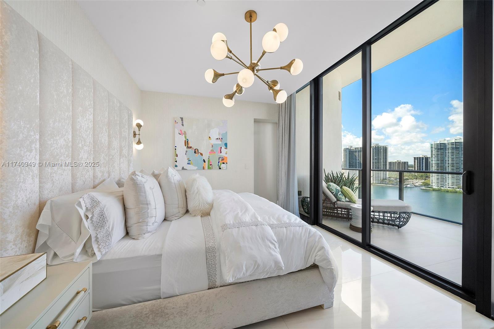 PRIVE CONDO - Residential