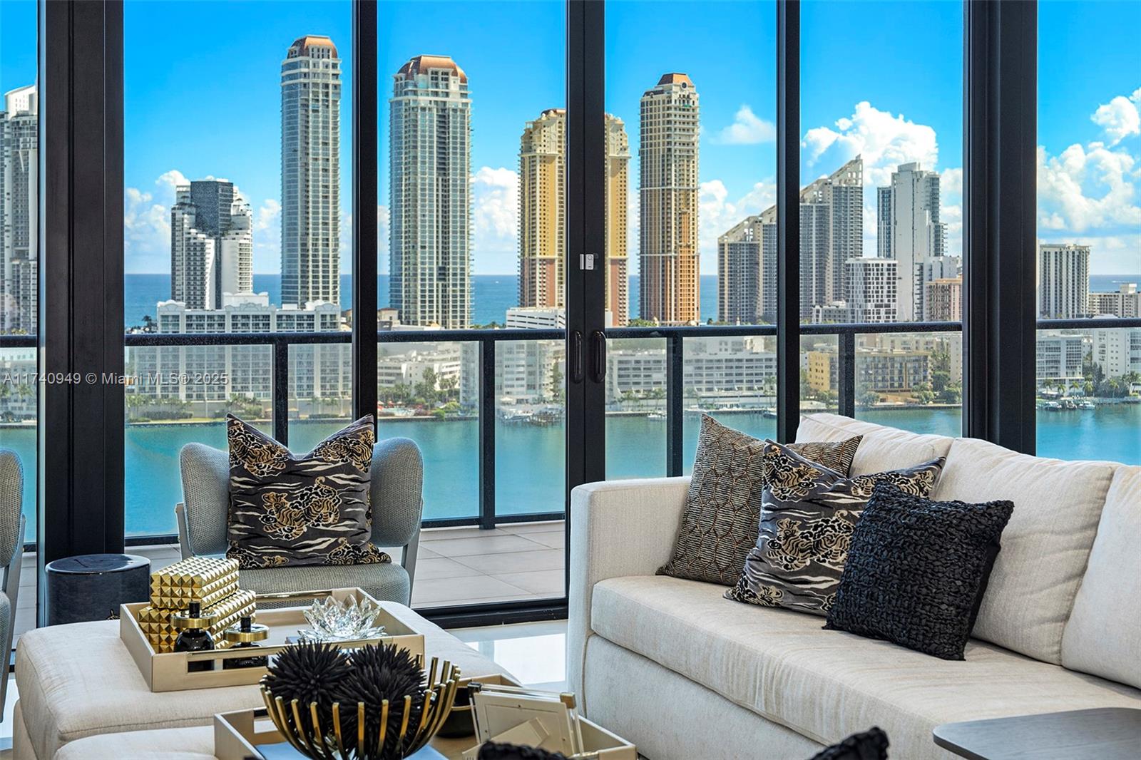 PRIVE CONDO - Residential