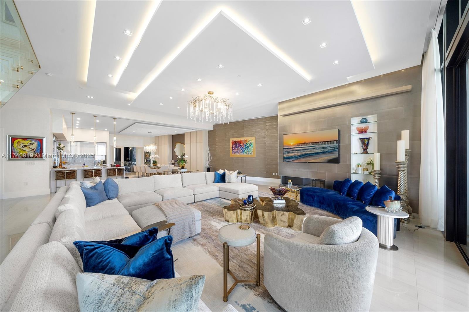 PRIVE CONDO - Residential