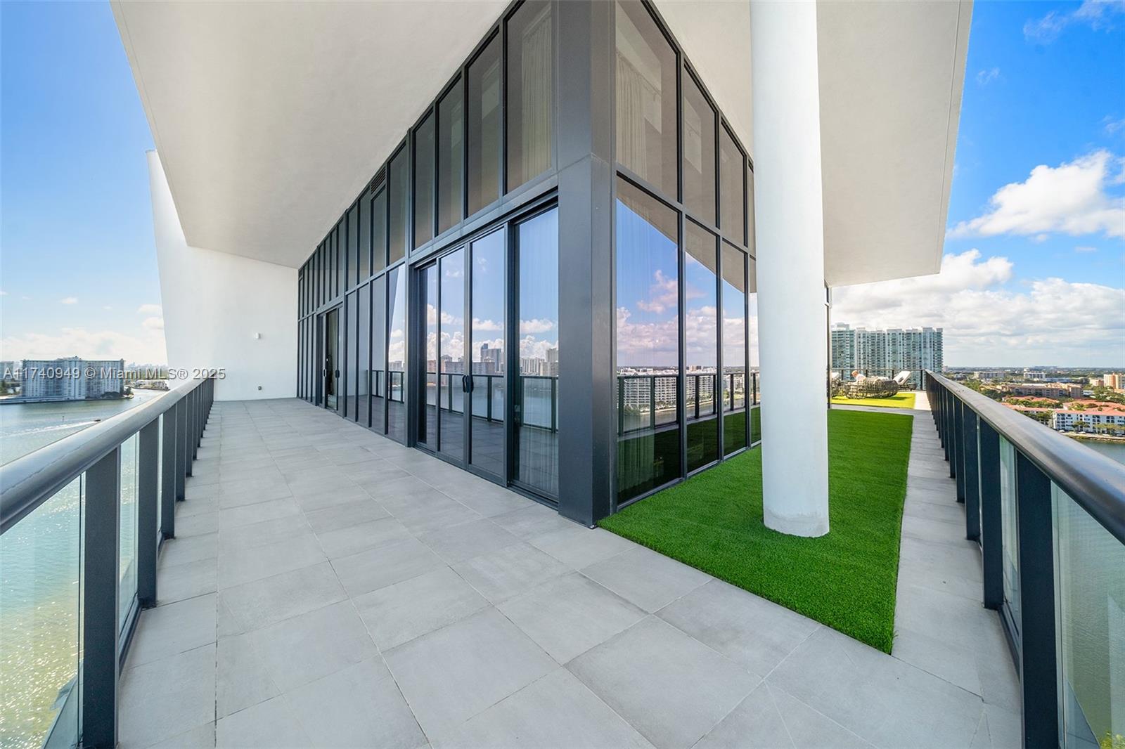 PRIVE CONDO - Residential
