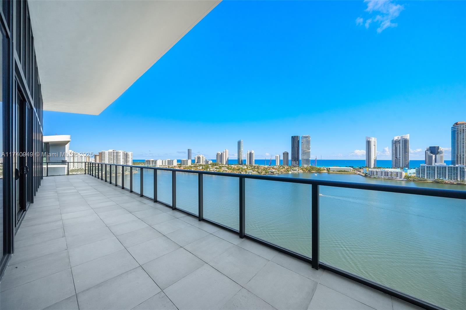 PRIVE CONDO - Residential
