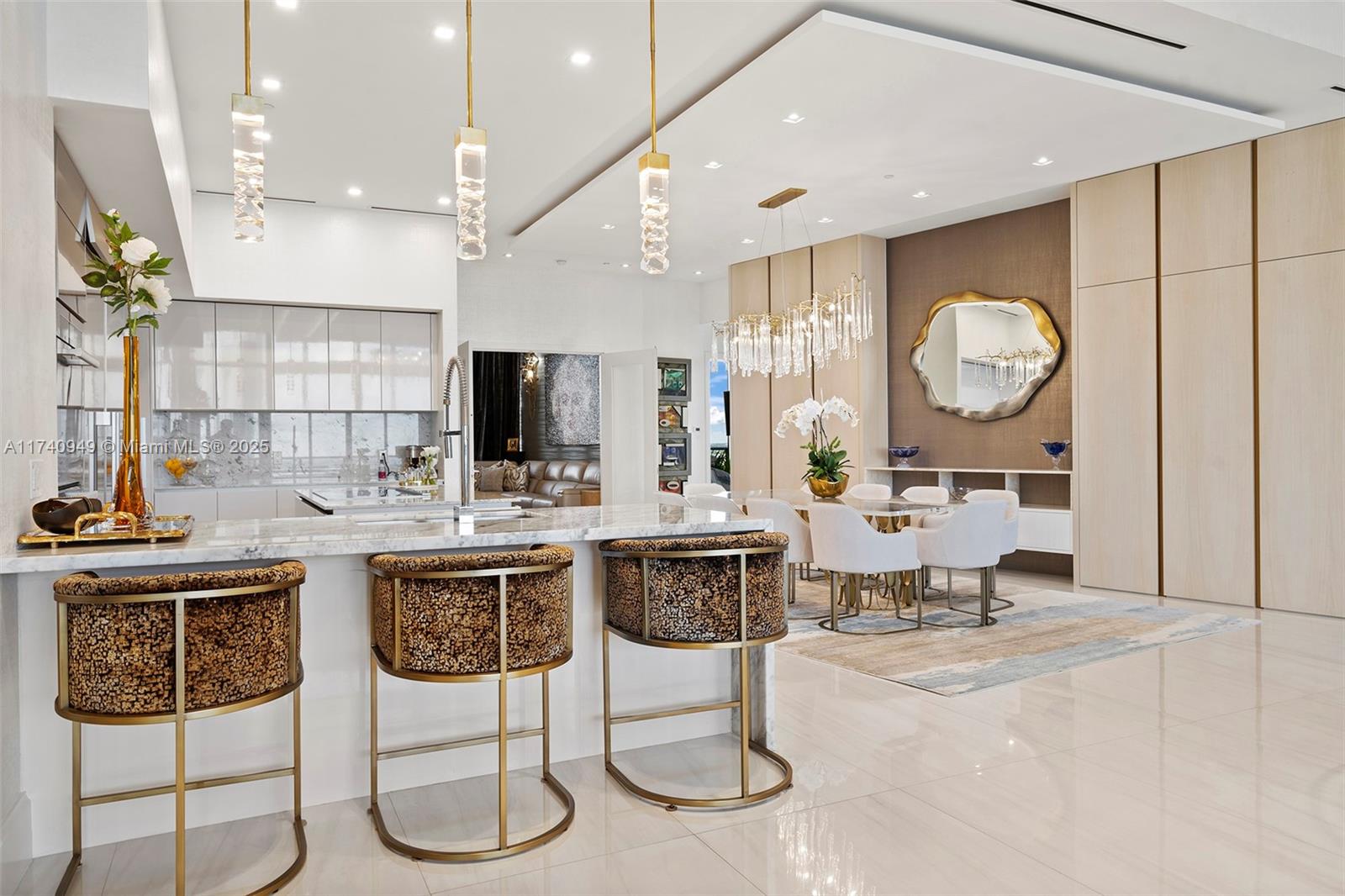 PRIVE CONDO - Residential