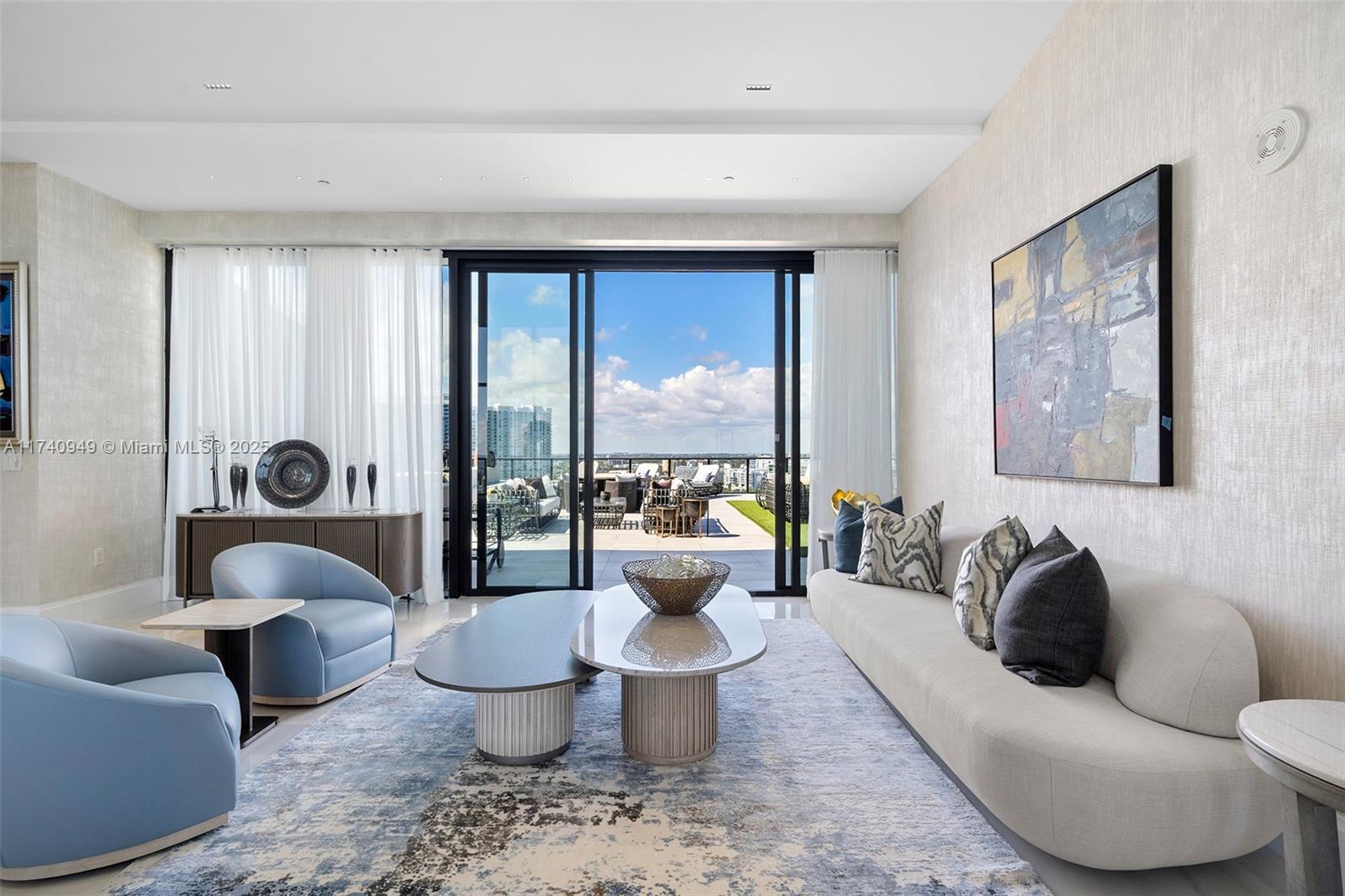 PRIVE CONDO - Residential