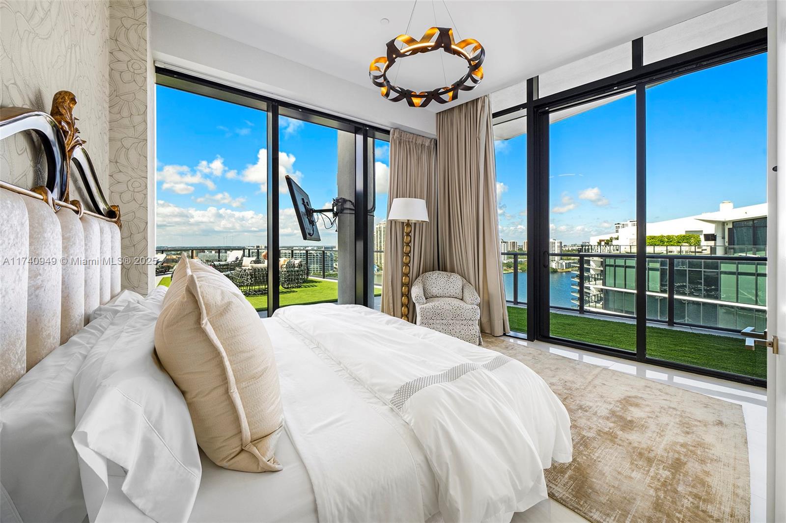 PRIVE CONDO - Residential