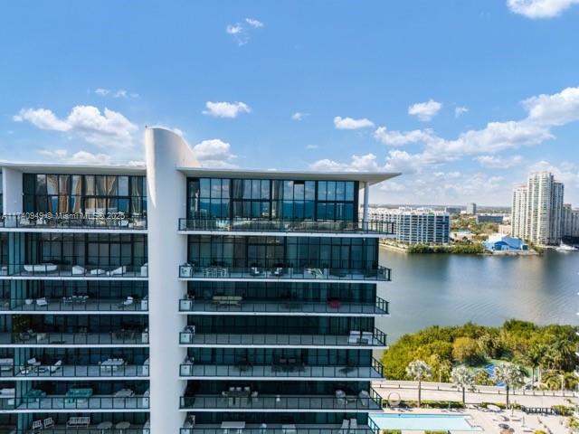 PRIVE CONDO - Residential