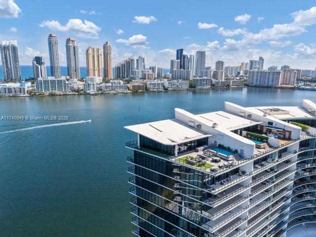 PRIVE CONDO - Residential