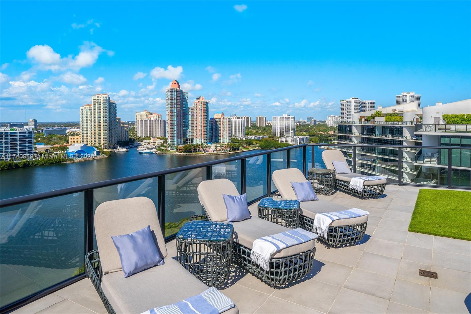 PRIVE CONDO - Residential