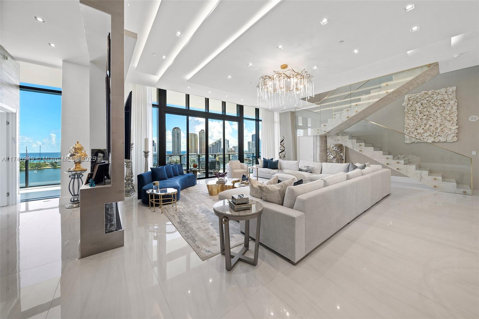 PRIVE CONDO - Residential