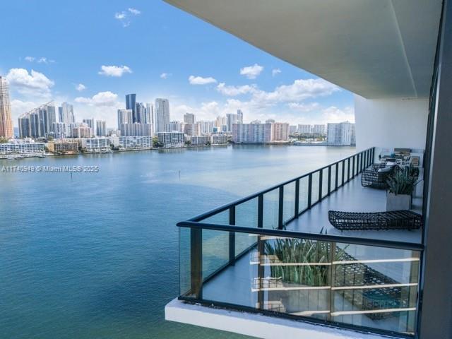PRIVE CONDO - Residential