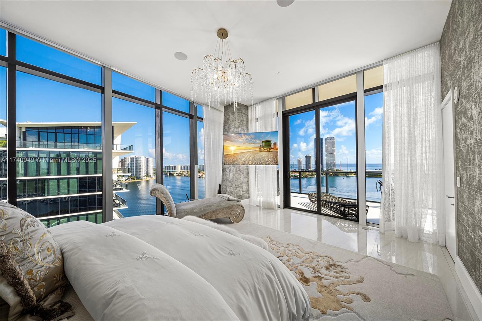PRIVE CONDO - Residential