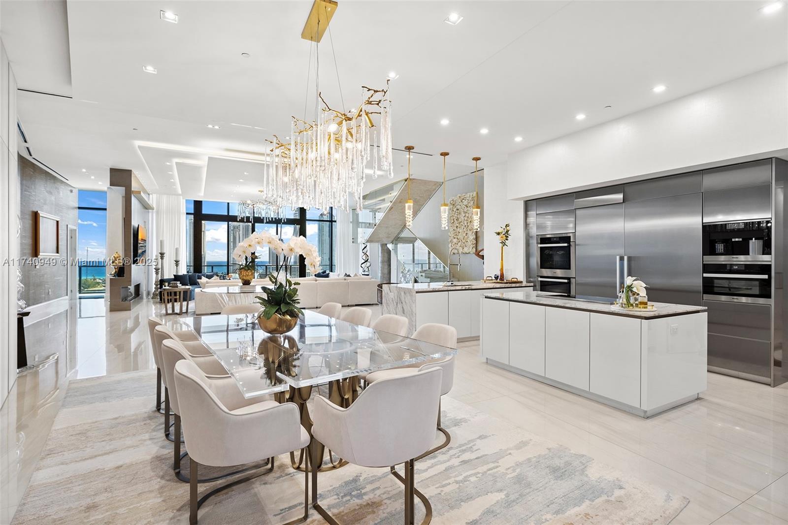 PRIVE CONDO - Residential