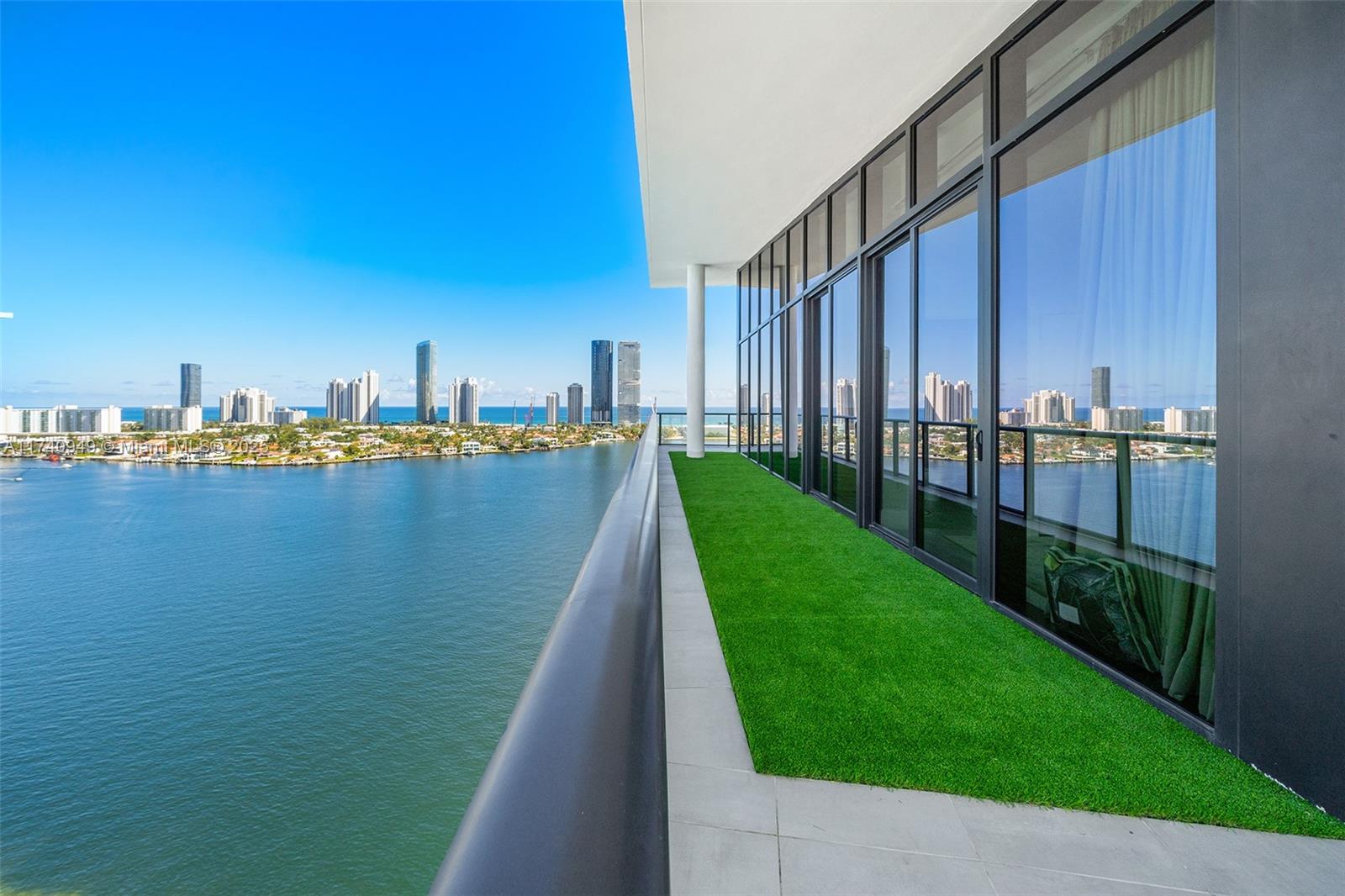 PRIVE CONDO - Residential