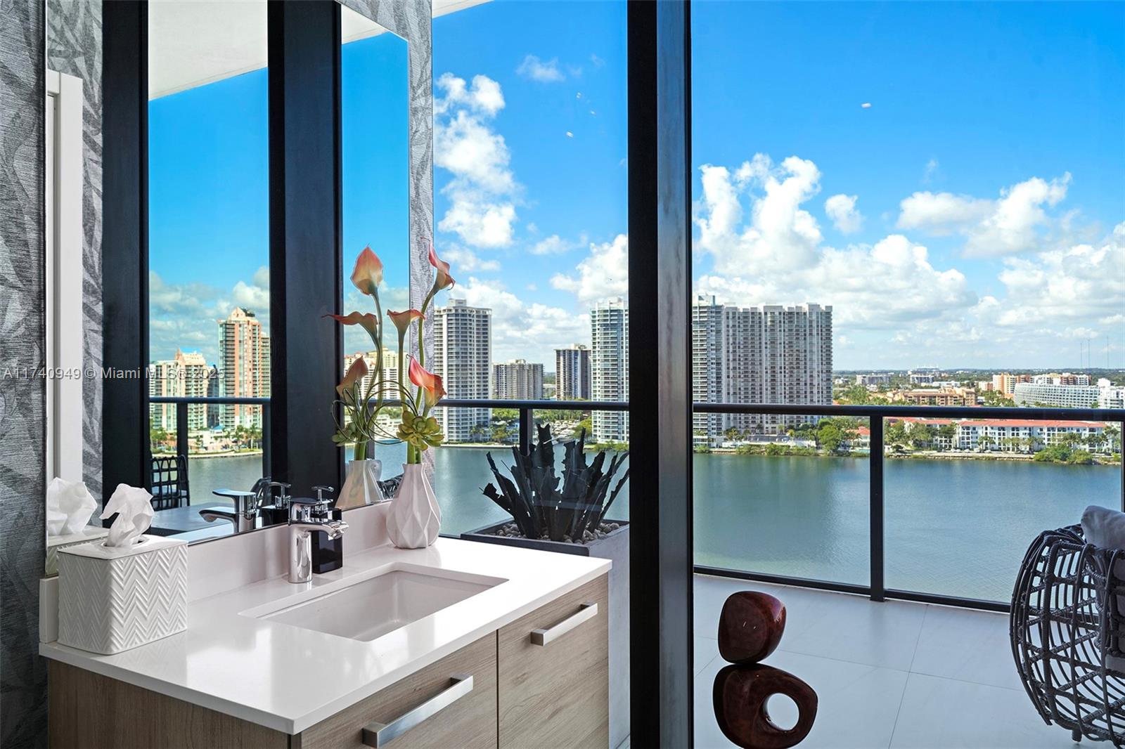 PRIVE CONDO - Residential