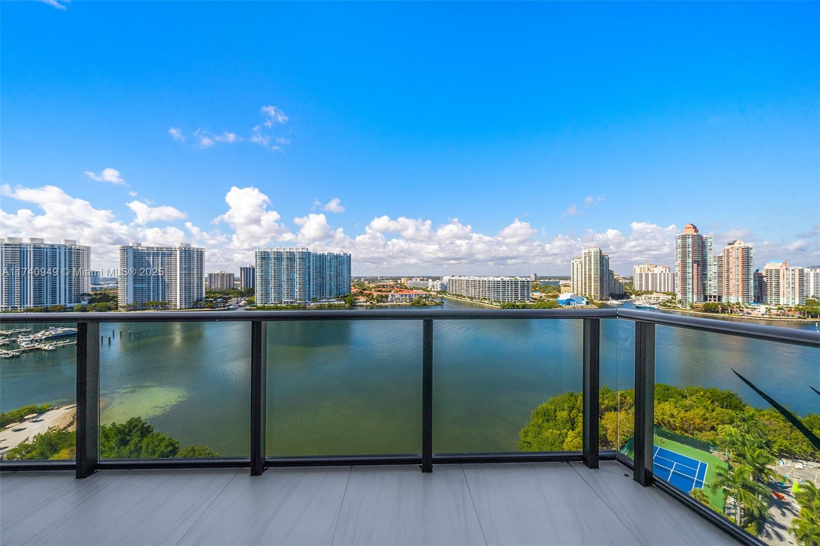 PRIVE CONDO - Residential