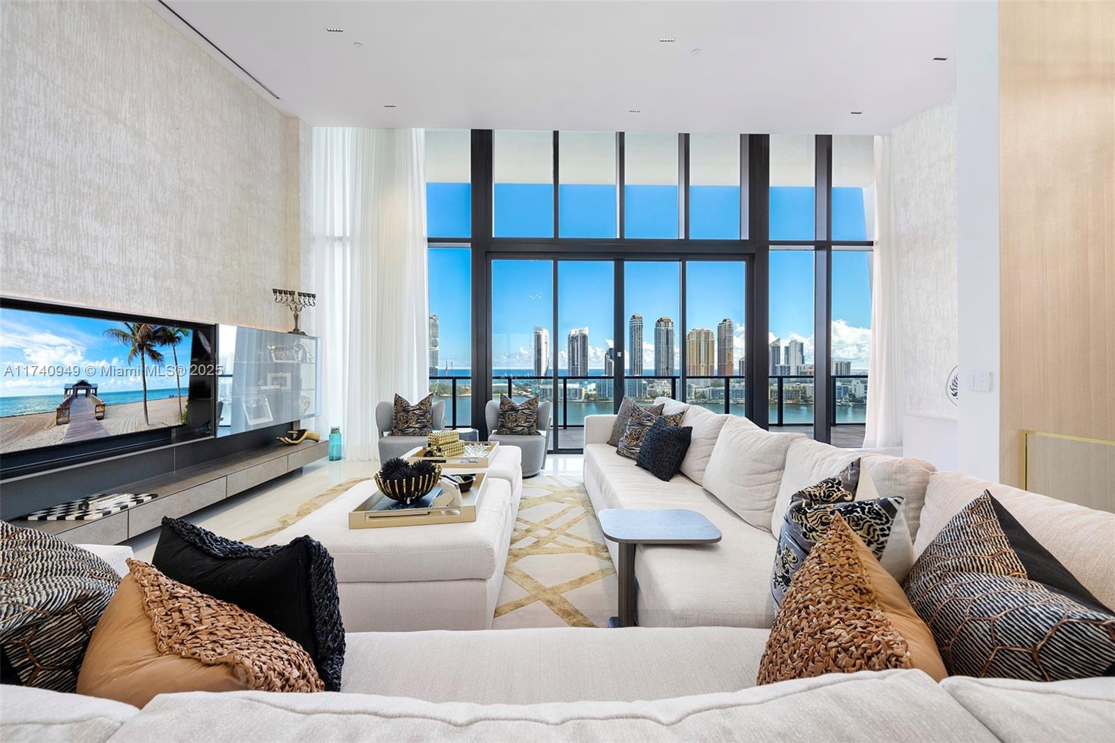 PRIVE CONDO - Residential